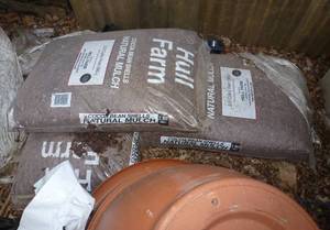 lot 564 image: 6 bags of cocoa bean shell mulch