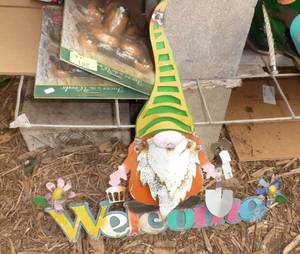 lot 585 image: Welcome gnome