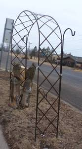 lot 548 image: arched trellis - does Not include shepards hooks