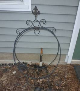 lot 552 image: Metal circular ornamental plant stand