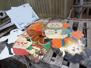 lot 558 image: Bunch of various holiday signs