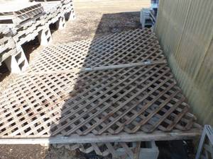 lot 589 image: Large Trellis approx 8 ft wide x 6 ft tall