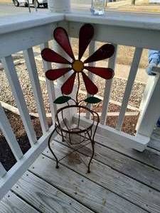 lot 596 image: Metal Planter stand