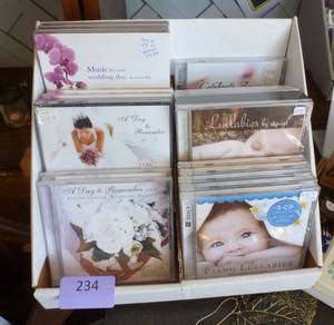 lot 604 image: Large lot of music CDs