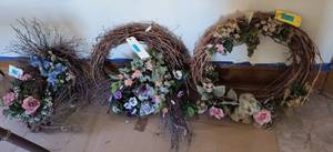 lot 615 image: large lot of wreaths - approx 10