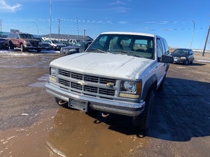 lot 19 image: 1996 Chevrolet Suburban 2500
