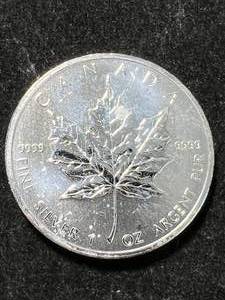 2011 CANADIAN MAPLE LEAF 1 TROY OZ .9999 FINE SILVER