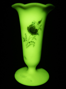 lot 25B image: 1986 FENTON Burmese Satin Love Bouquet Bud Vase -Inspired by Mary Walrath