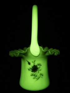 lot 25C image: 1982 FENTON Burmese Satin Love Bouquet Basket -Inspired by Mary Walrath