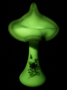 lot 25F image: 1982 FENTON Burmese Satin Love Bouquet Tulip Vase -Inspired by Mary Walrath
