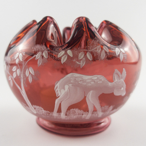 lot 26B image: FENTON Mary Gregory Fawn Crimped Rose Bowl (Exclusive 3162000)