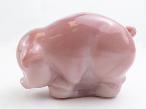 lot 24I image: FENTON Heisey Rosalene Pig Figurine (Limited Edition 119450)