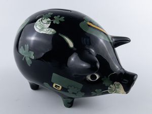lot 41 image: 2002 Annaco Creations Saint Patricks Piggy Bank