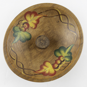 lot 42 image: Vintage Hand Painted Nut Bowl