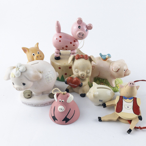 lot 80 image: Group of 8 Little Pig Figurines & Ornaments