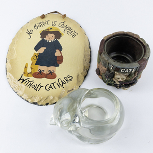 lot 89 image: Group of Three Cat Theme -Candle Holders and Wall Plaque