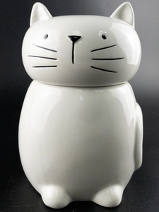 lot 89A image: 40 Oz Winged Cat Treat Cookie Jar