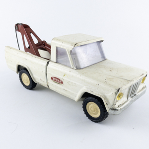 lot 94 image: 9 Vintage TONKA White Tow Truck
