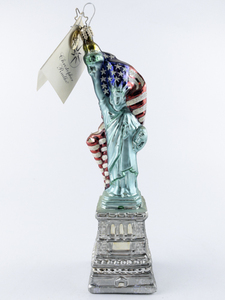 lot 99 image: 2001 Christopher Radko Lighting The Way Statue of Liberty Ornament