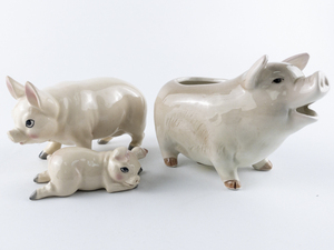 lot 105 image: Group of 3 Ceramic Pigs -1982 Otagiri Hand Painted Pig PlanterVase