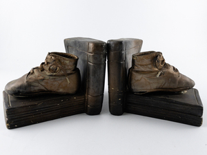 lot 106 image: Pair of Vintage Shoe Bookends