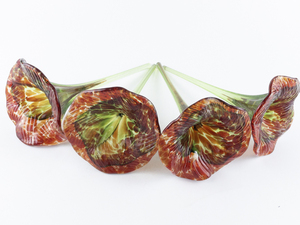 lot 111 image: Set of 4 Hand Blown Flowers -8