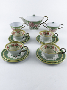 lot 120 image: Vintage Floral Kids Tea Play Set -15 Pieces