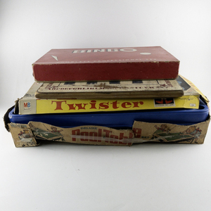 lot 143 image: Group Lot of 4 Vintage Games - Twister, Bingo, Pool Table, & Chess Board