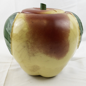 lot 24 image: Vintage Glazed Painted Blushing Apple Cookie Jar