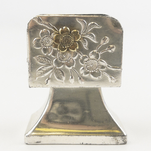 lot 10 image: Vintage Floral Two-Tone silver plated Match Box Holder.