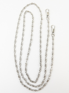 lot 13 image: 47 Vintage Swirl silver tone base metal Hand Bag Chain.