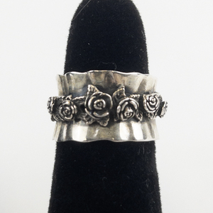 lot 21 image: REGINA LANE (Israel) Ruffled Rose Sterling Silver Band. Size 5.75 - 6.