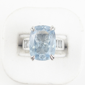 lot 25 image: Bangkok Ratnaraj Jewelers Large Rectangular Cushion Cut Sterling Silver Ring. Size 6 - 6.25.