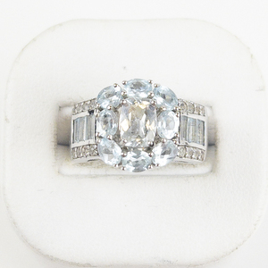 lot 32 image: Bangkok Ratnaraj Jewelers Aquamarine And Cz Sterling Silver Ring. Size 7 - 7.25.