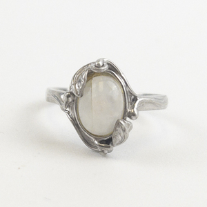 lot 51 image: Colorless Labradorite Sterling Silver Ring. Size 7 - 7.25.