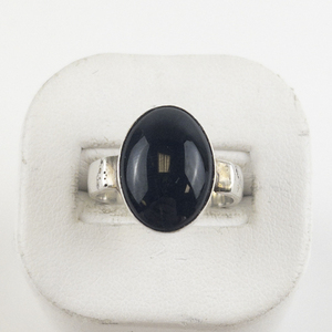 lot 61 image: Oval Cabochon Cut Onyx Sterling Silver Ring. Size 6 - 6.25.