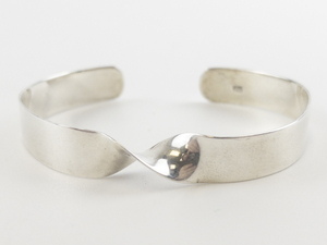 lot 84 image: Sterling Silver Twist Cuff.