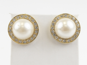 lot 94 image: Vintage Pearl & Rhinestone Gold Tone Base Metal Stud Earrings .