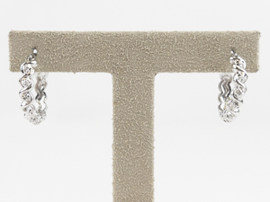 lot 96 image: Textured Silver Tone Base Metal Hinged Wire Hoop Earrings.