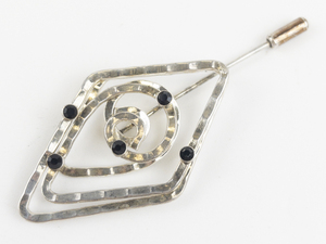 lot 116 image: Hammered Abstract Stainless Steel Stick Pin With Clutch.