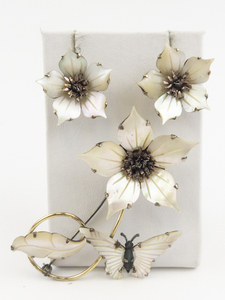 lot 121 image: Mother Of Pearl Flower And Butterfly Gold Tone Sterling Silver Brooch & Screw Back Non-Pierced Earrings.