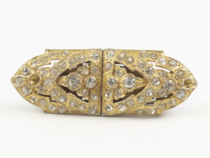 lot 123 image: Vintage Rhinestone Gold Tone Base Metal Brooch