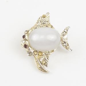 lot 129 image: Faux Jellybean Gold Tone Base Metal Brooch .