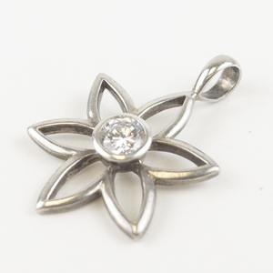 lot 136 image: Flower CZ sterling silver pendant (no chain).