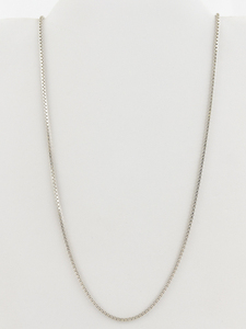 lot 146 image: 24 1.3mm Classic Sterling Silver Box Chain.