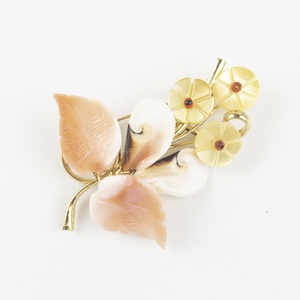 lot 132 image: Mother Of Pearl & Shell Gold Tone Base Metal Brooch .