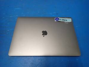 lot 16 image: MacBookPro14,3 A1707 