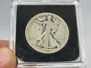lot 76 image: 1923-S Walker Half