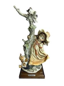 lot 1 image: Wonderful Capodimonte Giuseppe Armani Girl with Kitten in Tree Sculpture (11.5 Tall)