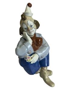 lot 3 image: Vintage Nadal Sitting Clown Porcelain Figurine (Made in Spain) (6.5 Tall)